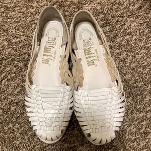 Sand & Sun leather white sandal woman  size 6 1/2